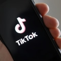 El Regreso de TikTok a la App Store: Implicaciones para el Marketing en TikTok
